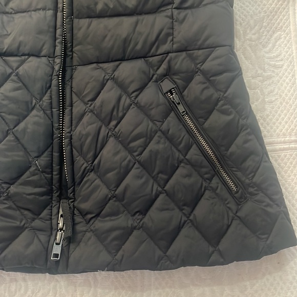 Talbots Petite P black zip up vest. EUC. No evidence of wear. 2 front zip pocket - Picture 3 of 5